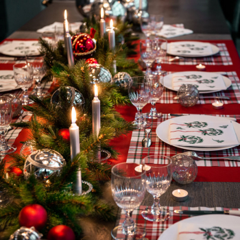 Paviot Boule de Sapin, weiß mit Wanderer Motiv Druck Weihnachtskugel aus Tannenzweigen, rot-grün, style